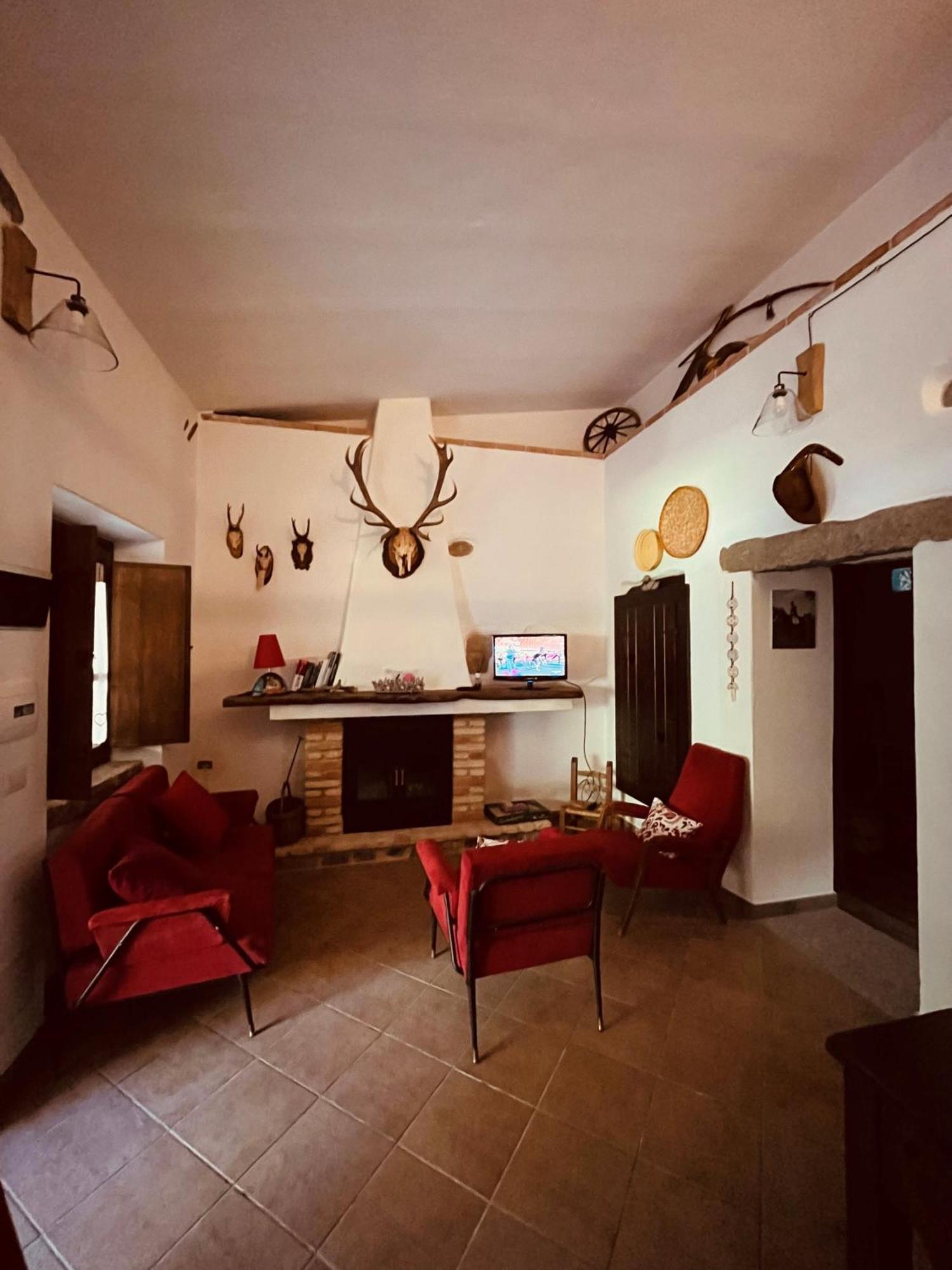 Ovostolai Cottage Fonni Ngoại thất bức ảnh