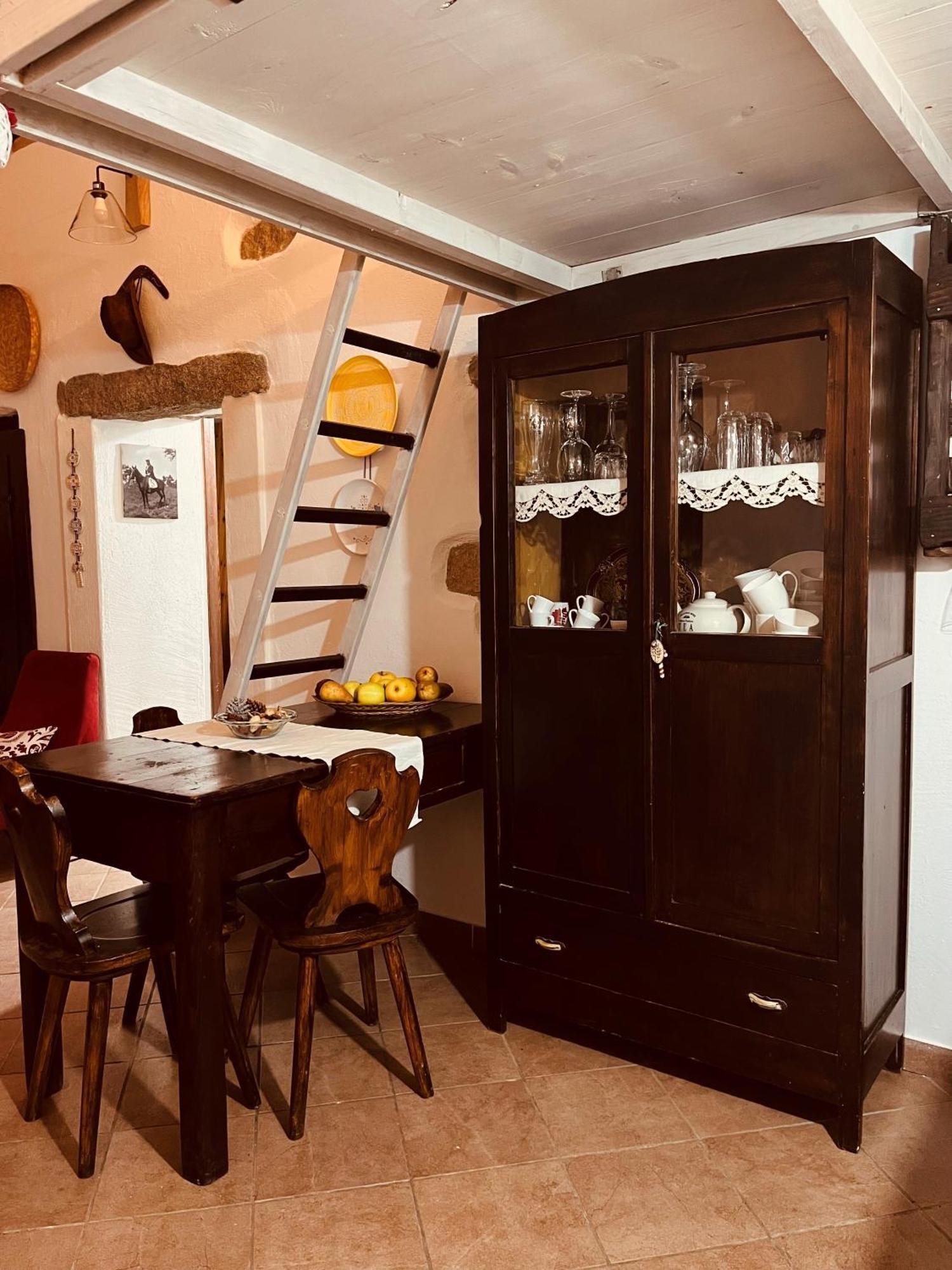 Ovostolai Cottage Fonni Ngoại thất bức ảnh